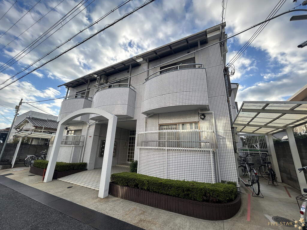 枚方市片鉾本町のマンションの建物外観