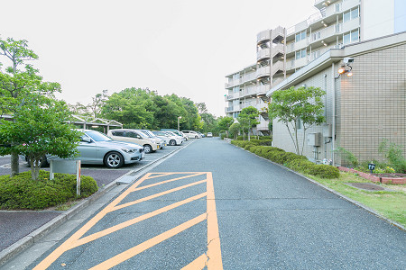 【公社賃貸SMALIO ロジェ長野の駐車場】