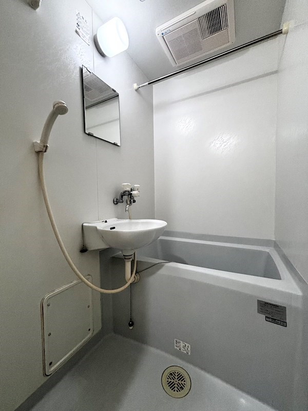 バス・シャワールーム　写真は別部屋。現状を有姿。