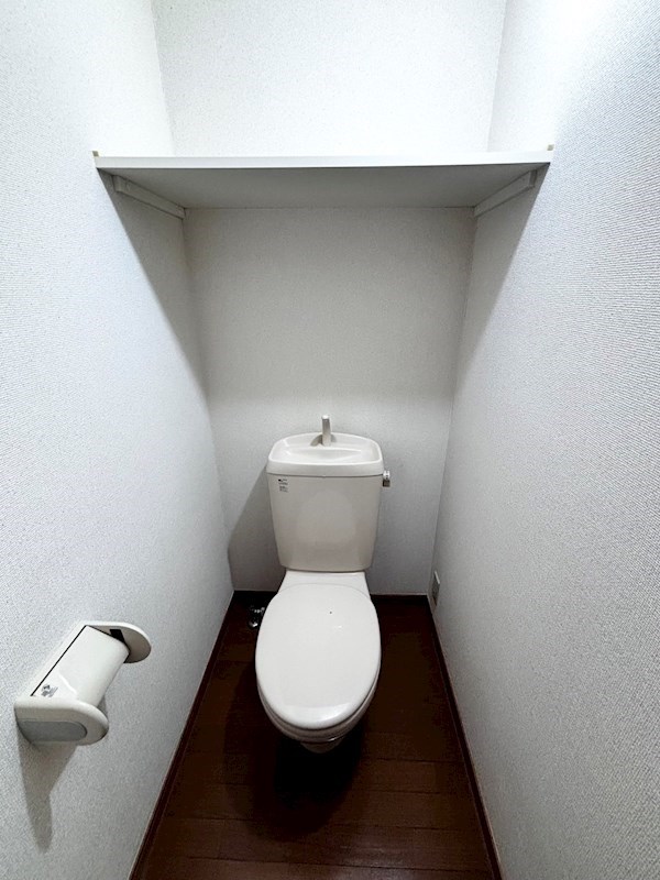 トイレ　写真は別部屋。現状を有姿。