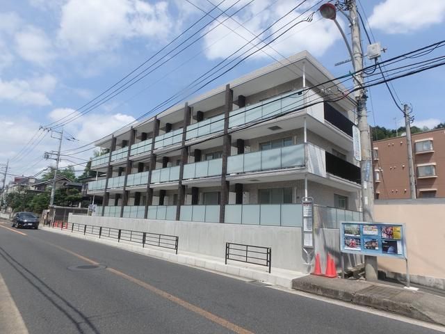 川崎市麻生区片平のマンションの建物外観