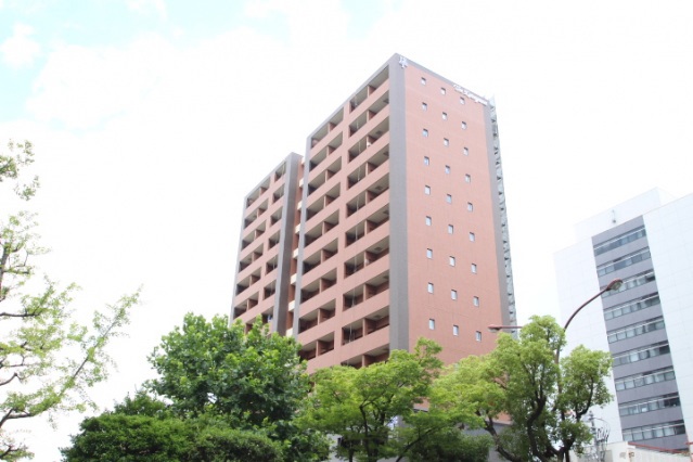 【岡山市北区下石井のマンションの建物外観】