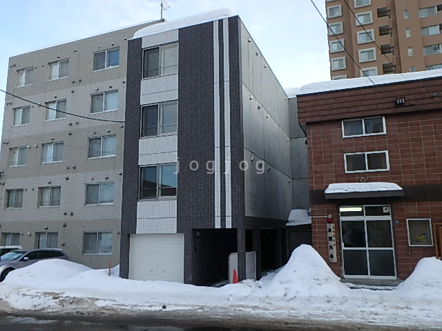 【札幌市豊平区美園三条のマンションの建物外観】