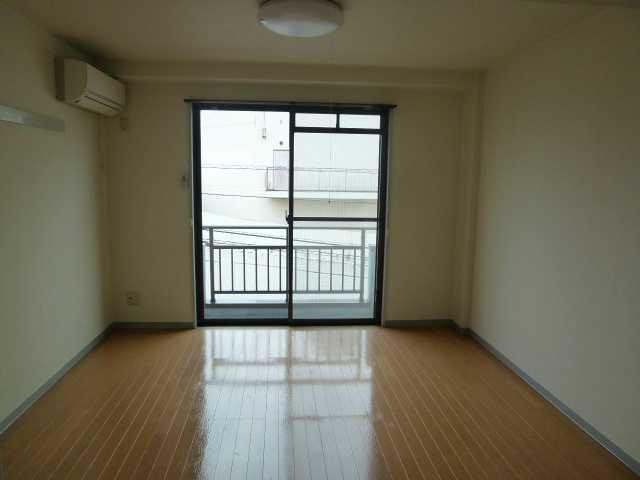 居室・リビング　部屋の様子です。