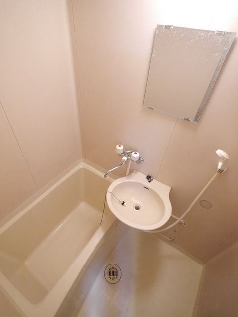バス・シャワールーム　★お問い合わせは、地域密着のタウンハウジングまで★