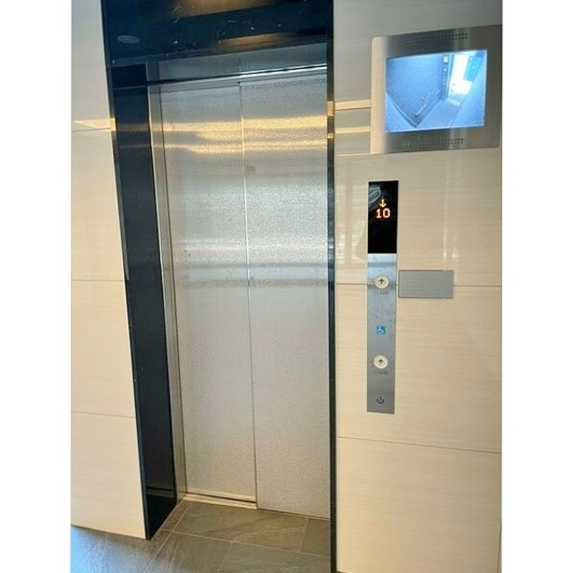 ロビー　エレベーターあり