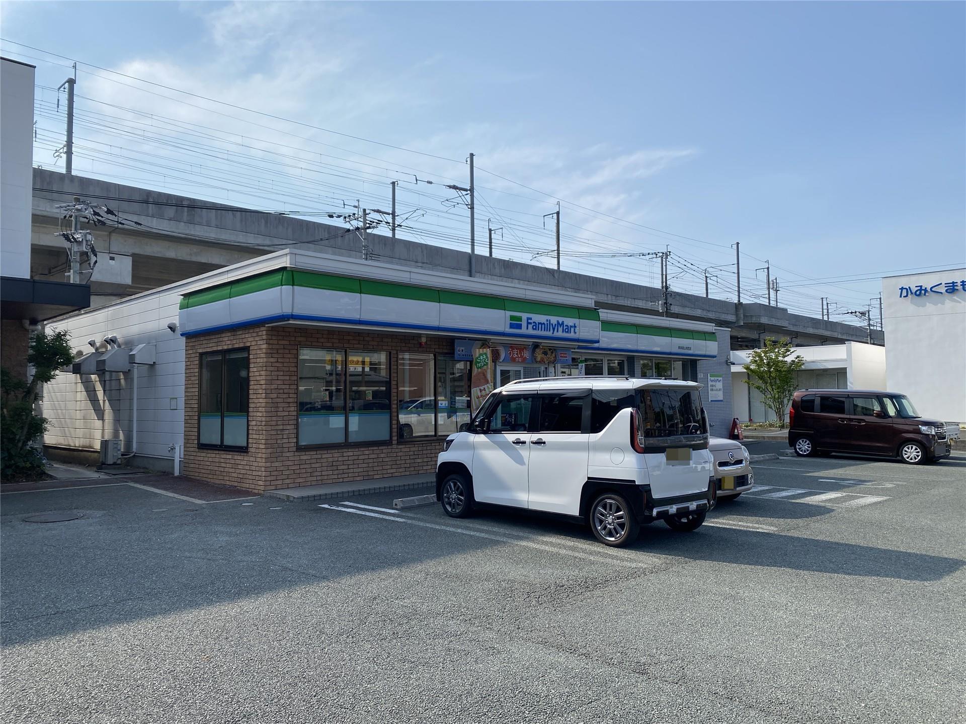 コンビニ　ファミリーマート 熊本段山本町店（コンビニ）まで340m