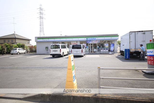 コンビニ　ファミリーマート（コンビニ）まで1771m