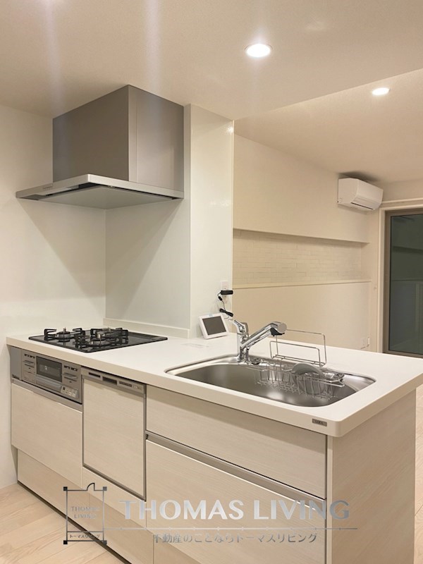 キッチン　食器洗浄乾燥機付きのシステムキッチンです。