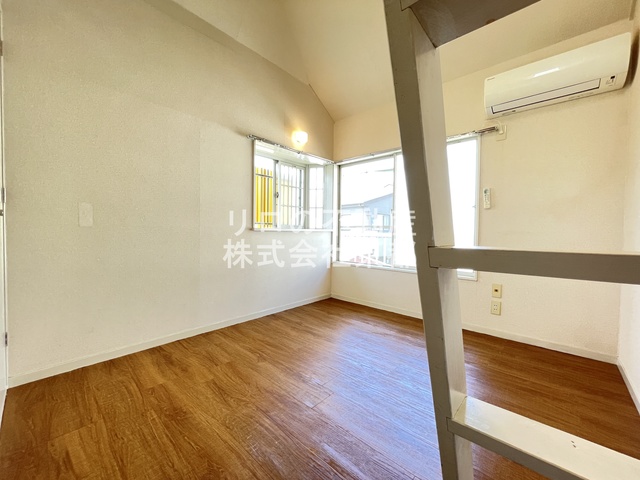 居室・リビング　２面採光なので、明るく風通しのよい過ごしやすいお部屋です♪