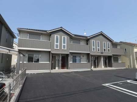 建物外観　防犯設備複数付いています。