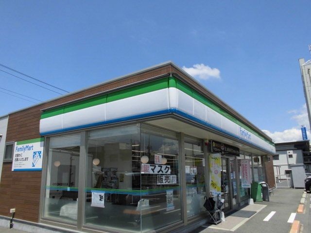 コンビニ　ファミリーマート西栄店（コンビニ）まで60m