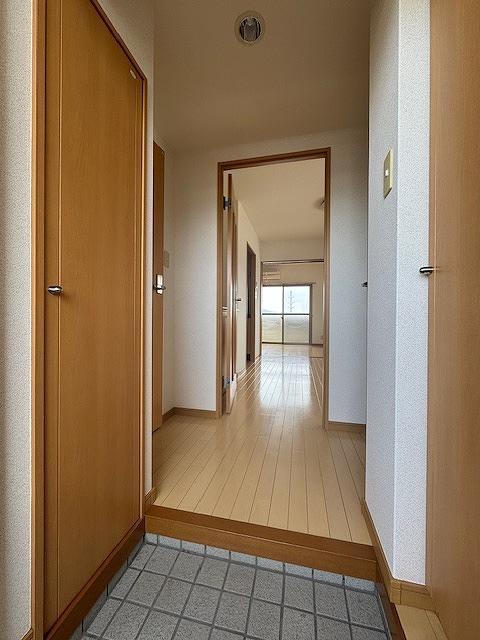 玄関　※写真と異なる場合は現状優先。