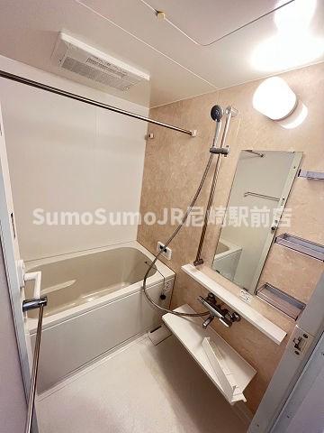 バス・シャワールーム　落ち着いた空間のお風呂です