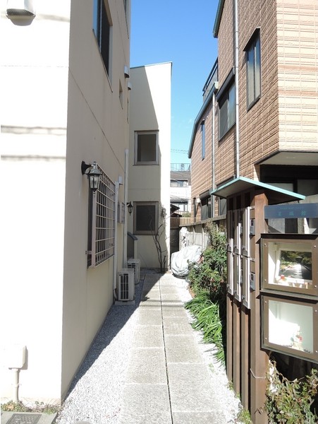 エントランス　ハーブ小日向茗蹊館