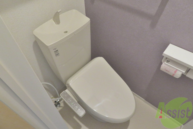 トイレ　嬉しいウォシュレット機能付きです。シャワートイレは便利ですね