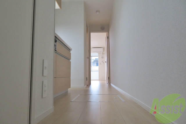 玄関　玄関から撮影しました。長い廊下は走りたくなりますね。