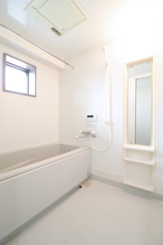 バス・シャワールーム　※同物件反転タイプの写真です。現状優先になります。