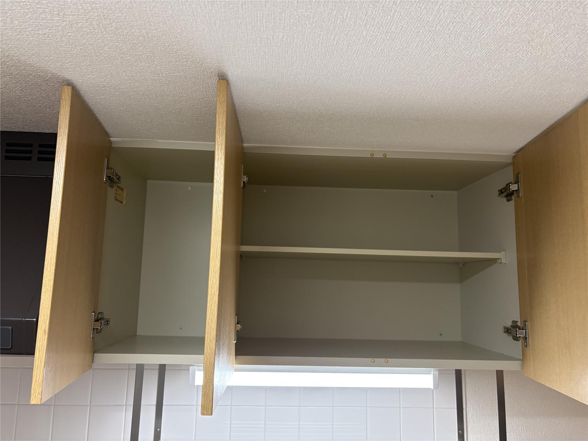 その他設備　キッチン上部にも収納が付いています