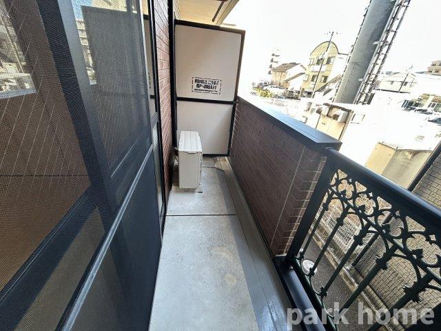 バルコニー　外からの目が気にならないバルコニーで洗濯物が干せます