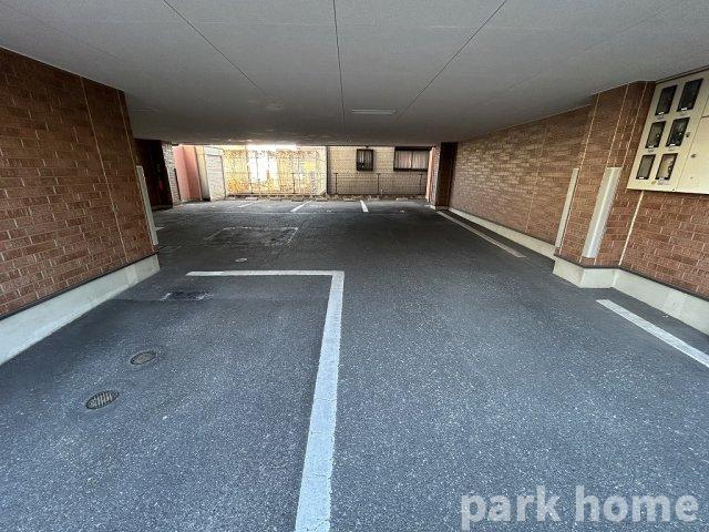 駐車場　駐車場に車を止められます