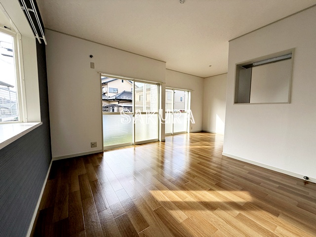 居室・リビング　使いやすい形の為、レイアウトを楽しめます♪