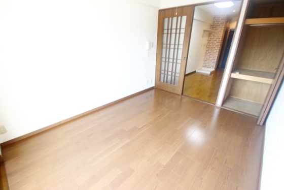 居室・リビング　※別のお部屋のお写真です。