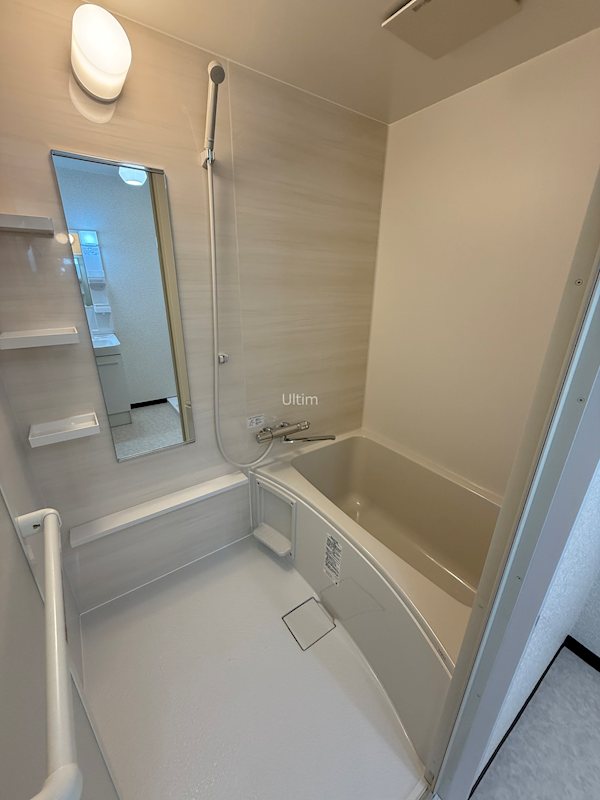 バス・シャワールーム　別の部屋の写真