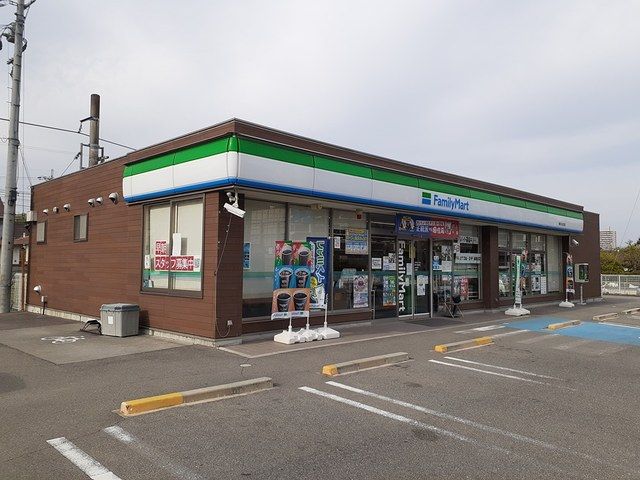 コンビニ　ファミリーマート橋本古佐田店様（コンビニ）まで828m