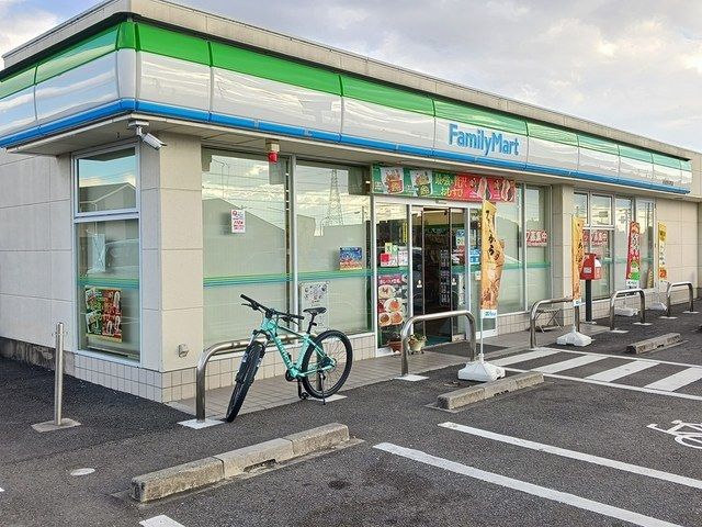 コンビニ　ファミリーマート　鈴井町店（コンビニ）まで850m