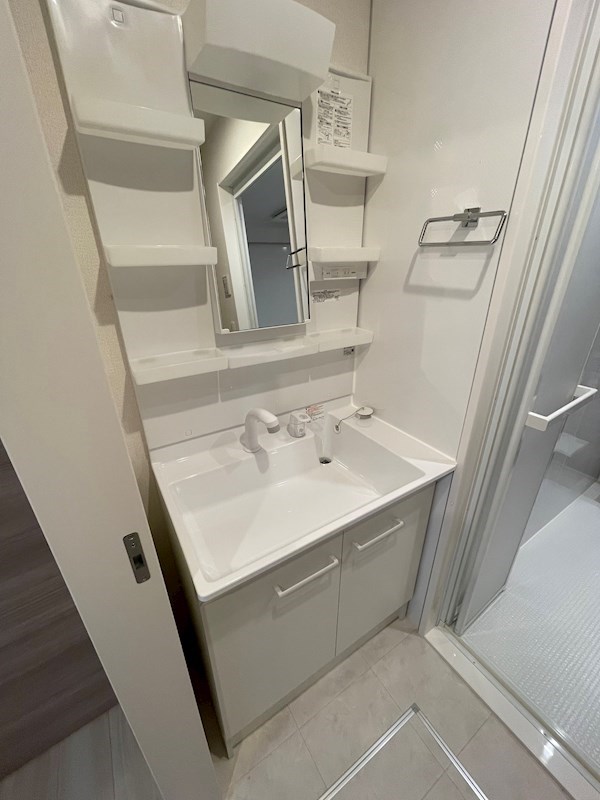 洗面設備　シャワー付き洗面台