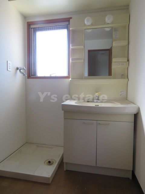 洗面設備　この写真の反転タイプです。