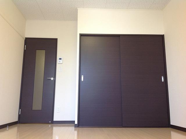 居室・リビング　1階フローリング 2階カーペット