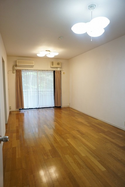 居室・リビング　１２．４帖リビング※前回募集時の写真です