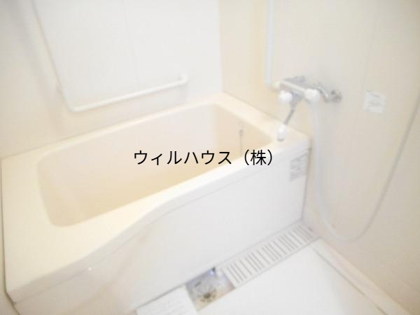 バス・シャワールーム　キレイにリフォームされています！