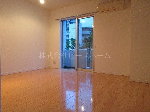 居室・リビング　※別号室参考写真