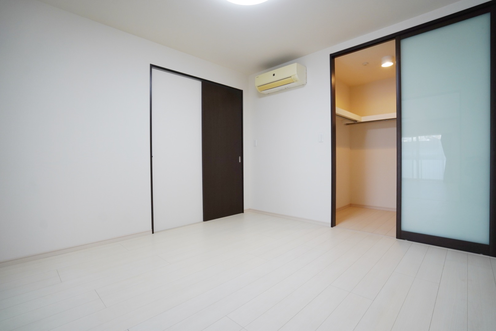 その他部屋・スペース　洋室は7.8帖。奥にはウォークインクローゼット