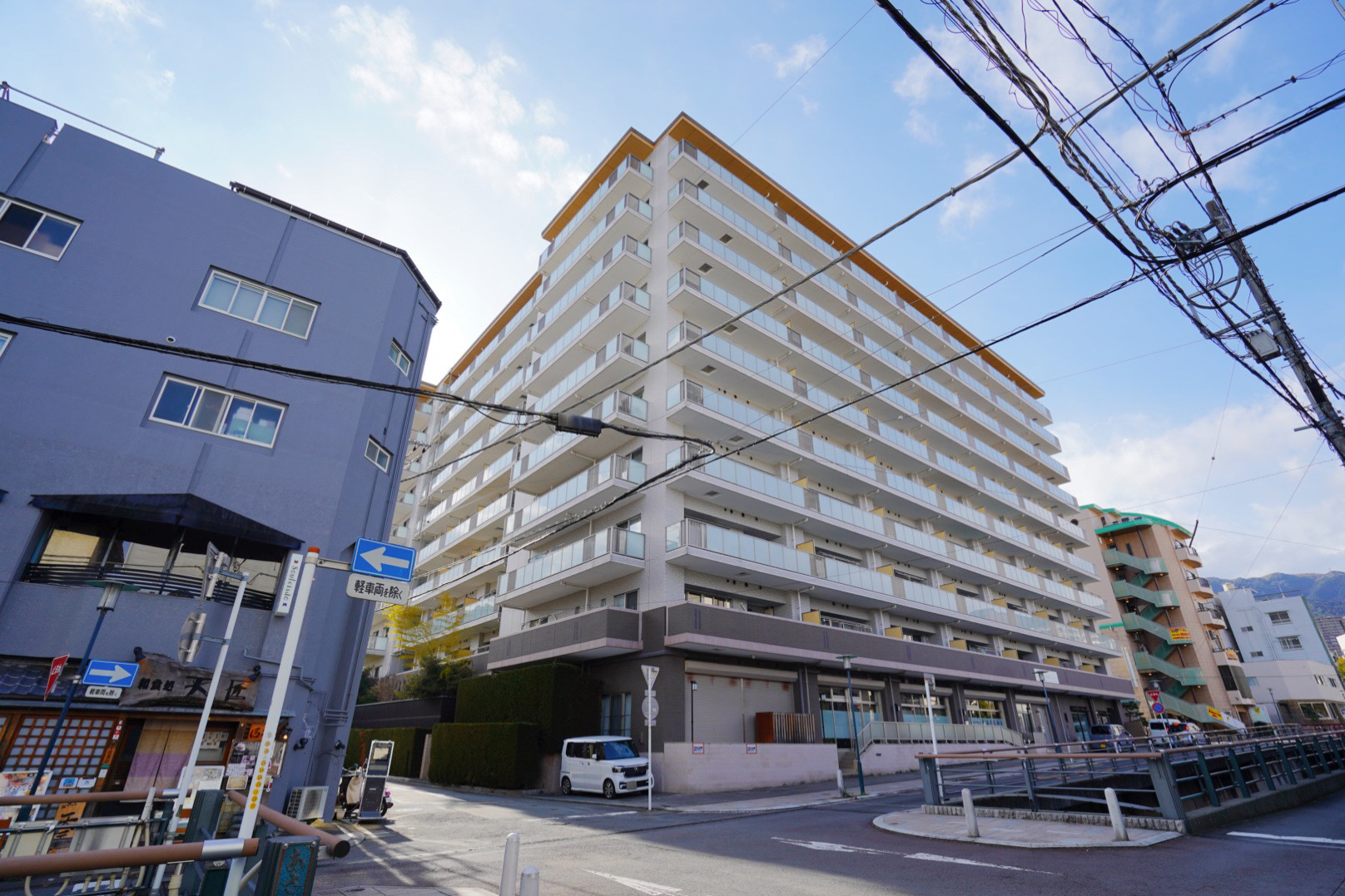 建物外観　買い物も海も観光地も徒歩圏内、利便性ばっちりの立地です