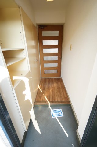 玄関　当日の見学大歓迎！ ※すべて反転タイプのお写真です