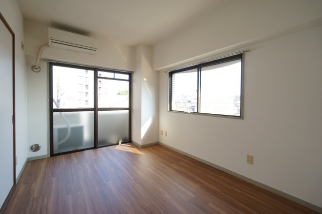 居室・リビング　当日の見学大歓迎！ ※すべて反転タイプのお写真です