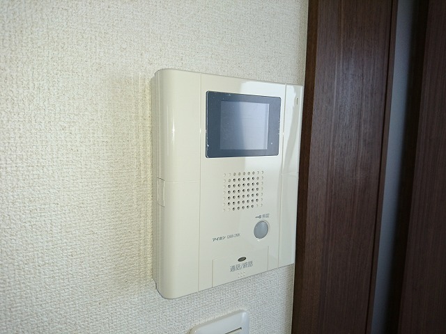 セキュリティ　TVモニター付きインターホンなので来客時も安心です