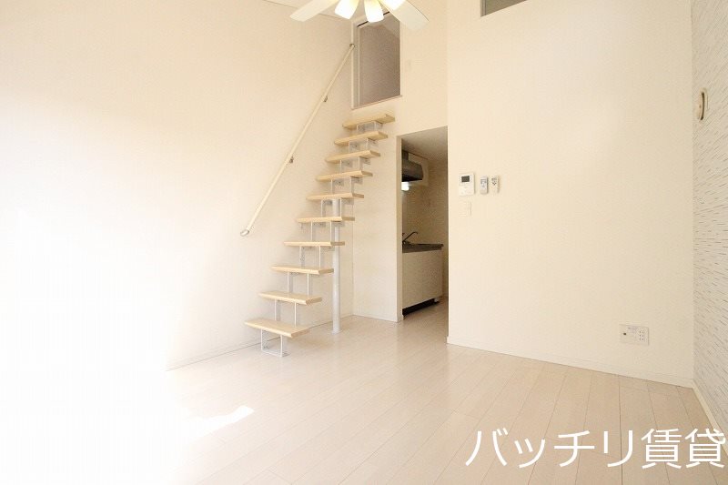 居室・リビング　別号室タイプの為、現状を優先致します。