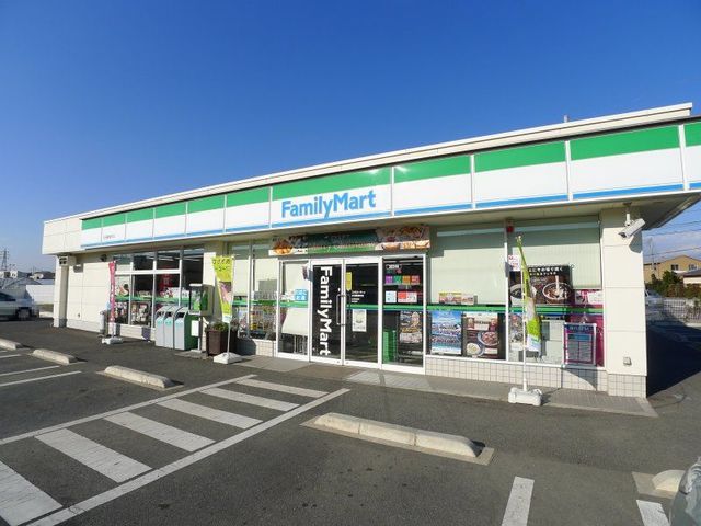 コンビニ　ファミリーマート太田薮塚店（コンビニ）まで550m