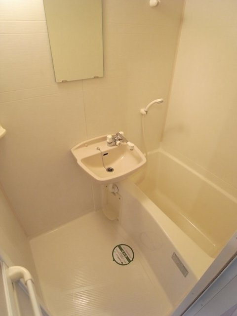 バス・シャワールーム　「バス・トイレ別です」