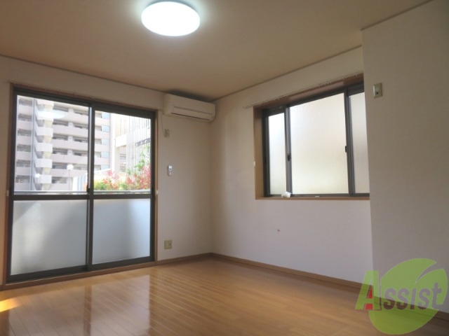 居室・リビング　陽当たりが良く、広々として過ごしやすそうです。