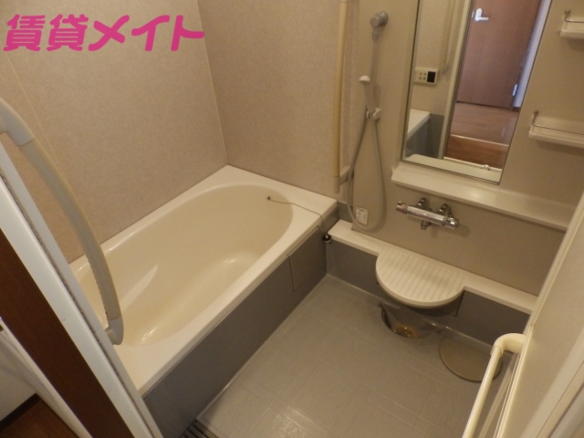 バス・シャワールーム　別部屋参考写真となります。