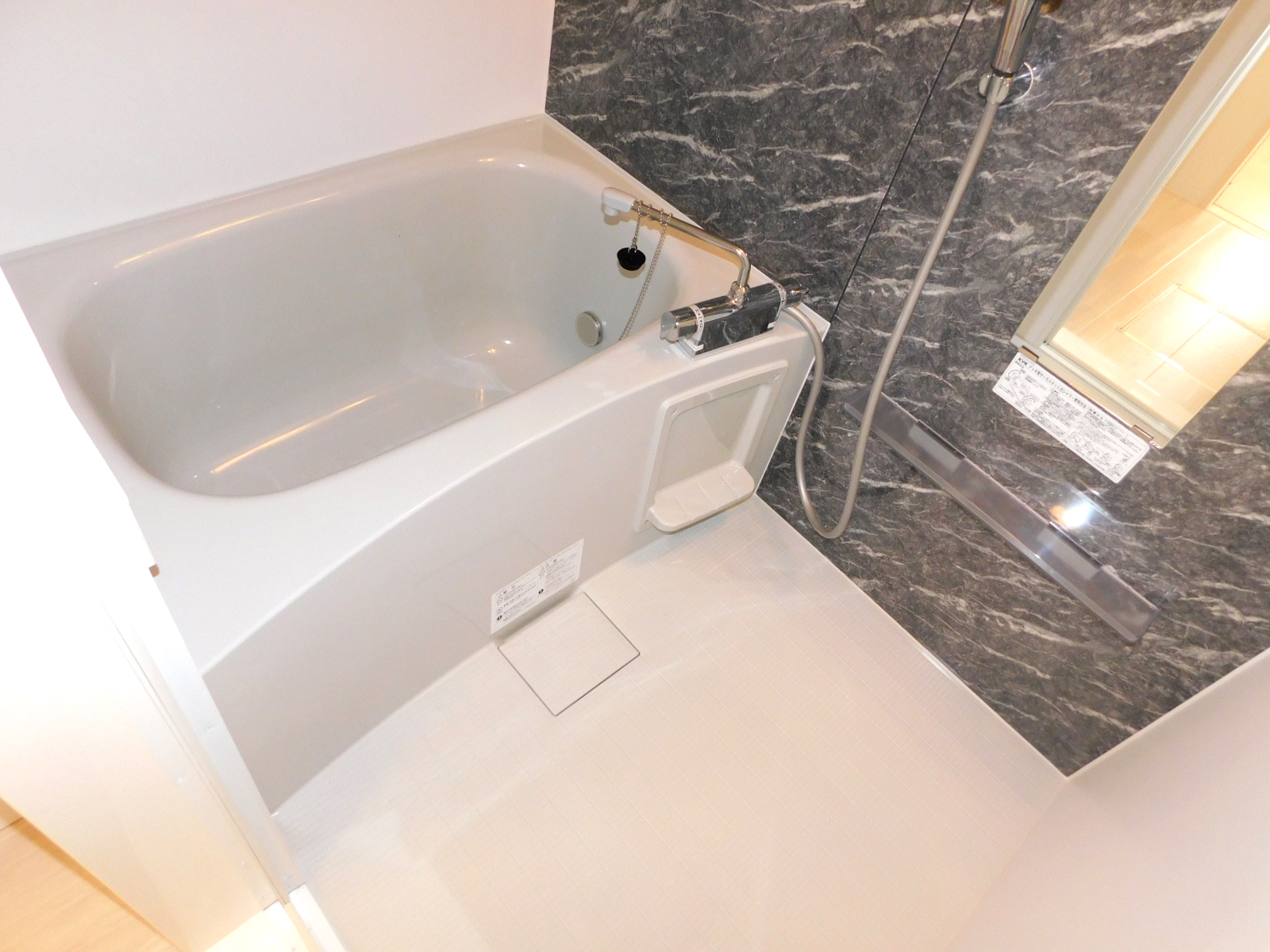 バス・シャワールーム　追焚機能・浴室乾燥機付きバス