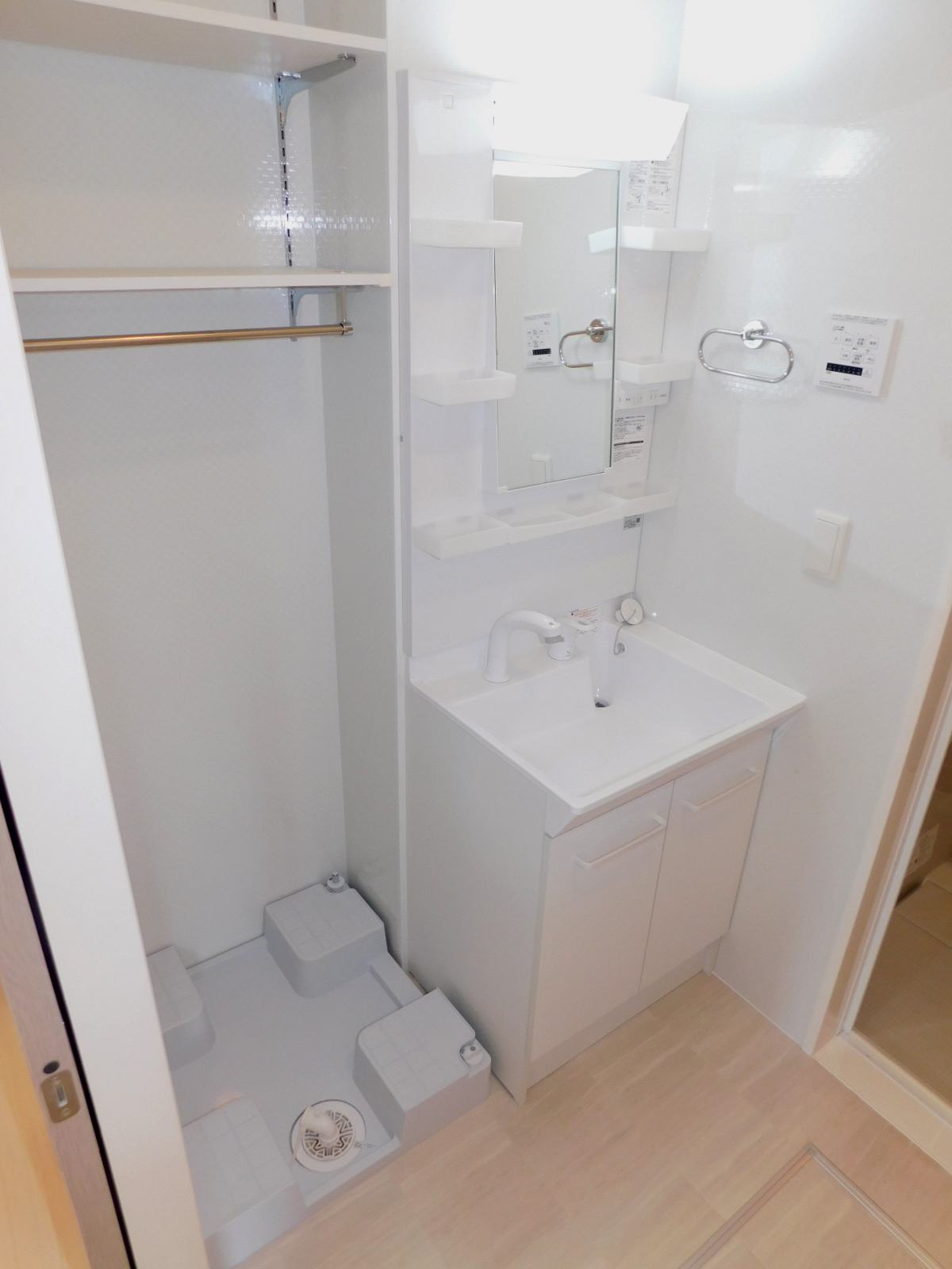 洗面設備　洗髪洗面化粧台・洗濯機置場