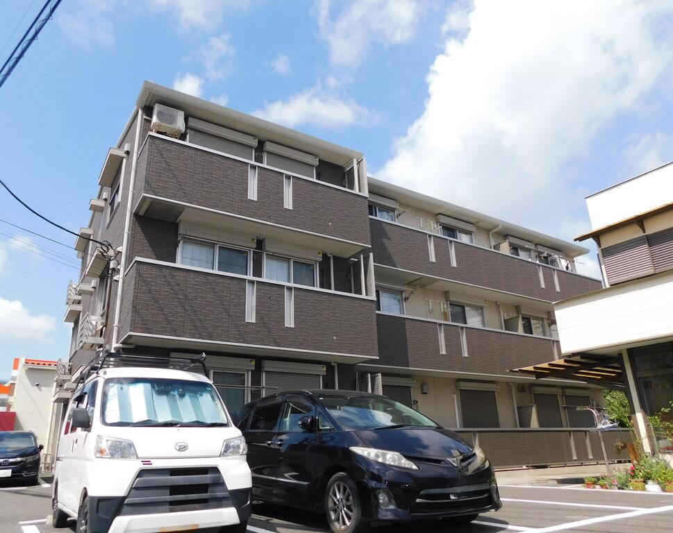 建物外観　２階角部屋、写真左手のお部屋です