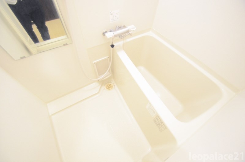 バス・シャワールーム　室内サンプル 　イメージのため形状や色調、床材、設備等実際と